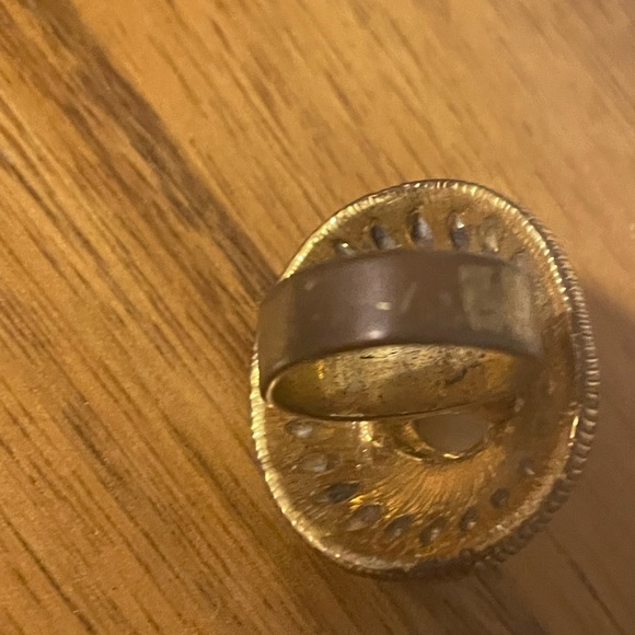 Blue cocktail ring with gold color detailing - Picture 4 of 6